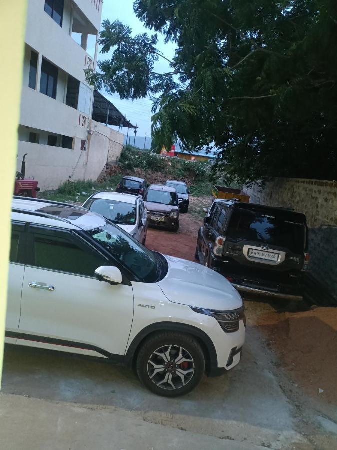 Advik Homestays Tirupati Exterior foto